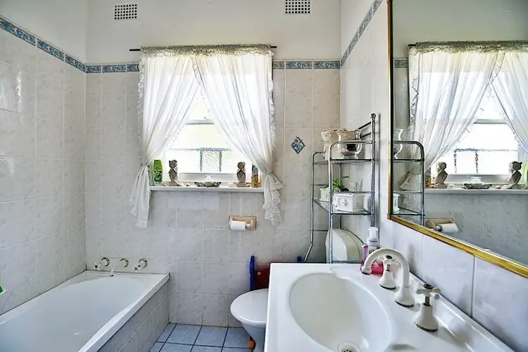 Sixth view of Homely house listing, 10 Lynburn Avenue, Bomaderry NSW 2541