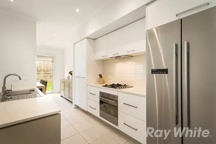 Fourth view of Homely townhouse listing, 27 Barrier Reef Circuit, Endeavour Hills VIC 3802