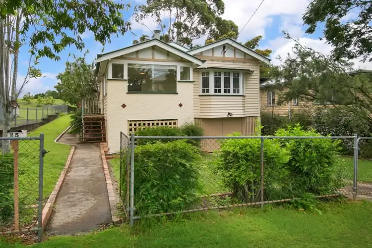 25 Broadmere Street, Annerley QLD 4103