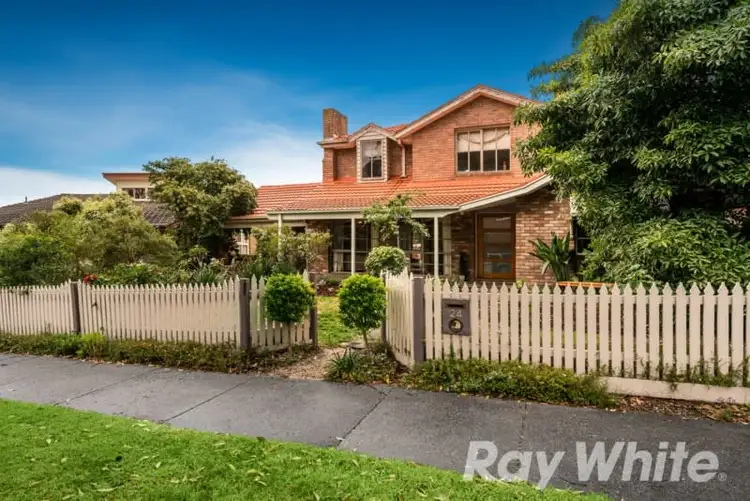 24 YARALLA Crescent, Saint Helena VIC 3088