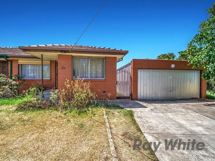 2/12 Station Avenue, St Albans VIC 3021