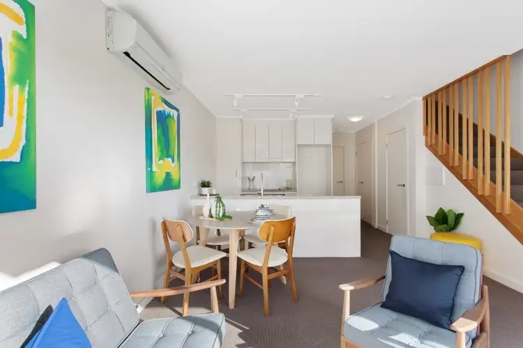 2/81 Koornang Road, Carnegie VIC 3163