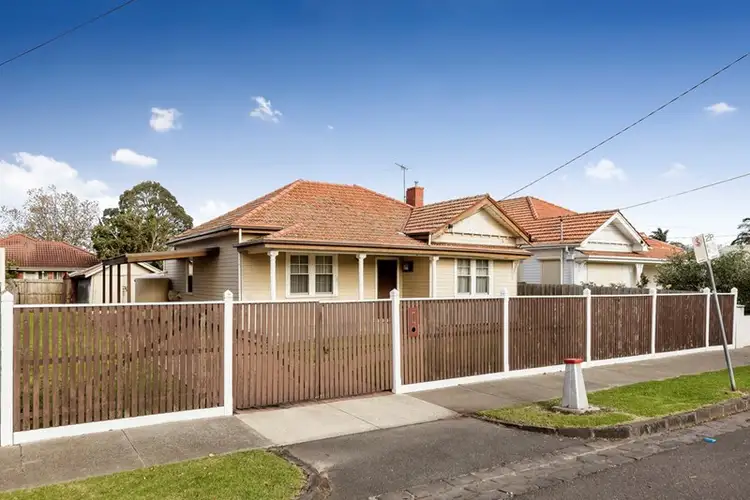 24 Mora Avenue, Oakleigh VIC 3166