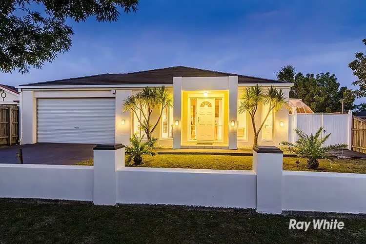 15 Edgewood Close, Narre Warren South VIC 3805