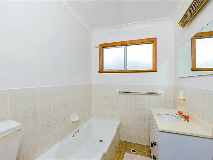Seventh view of Homely house listing, 2 Grevillea Crescent, Berkeley Vale NSW 2261