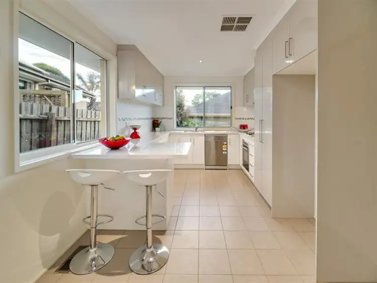 Seventh view of Homely house listing, 8 Verdi Court, Bundoora VIC 3083