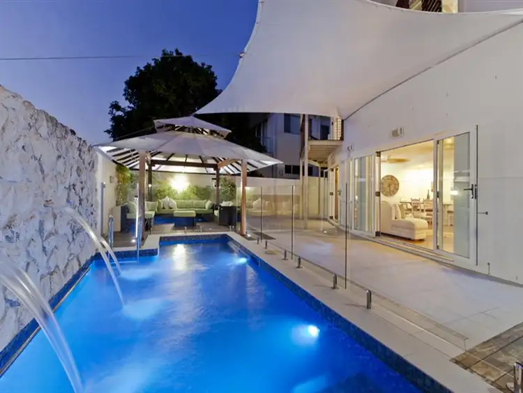 1/55 Cronin Avenue, Main Beach QLD 4217