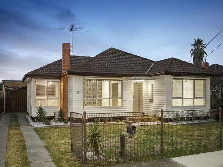 5 Laura Court, Sunshine North VIC 3020