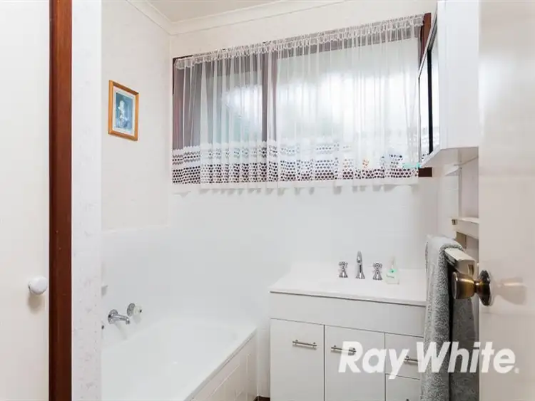 Fifth view of Homely house listing, 1 Carinya Court, Hastings VIC 3915