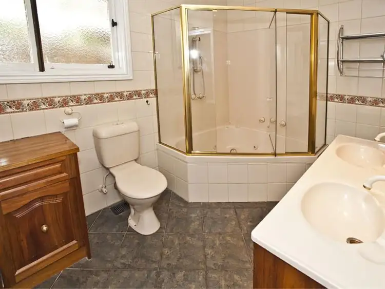 Seventh view of Homely house listing, 4 Sagan Court, Glen Waverley VIC 3150