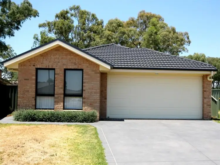 7B Mayoh Place, Young NSW 2594
