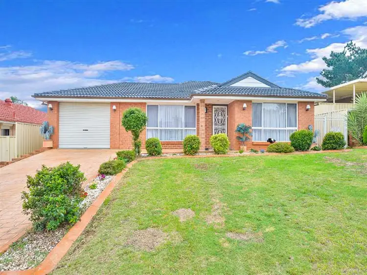 13 Romeo Crescent, Rosemeadow NSW 2560