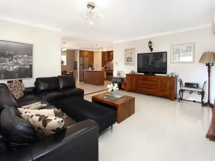 6 Tangerine Row, Ashmore QLD 4214