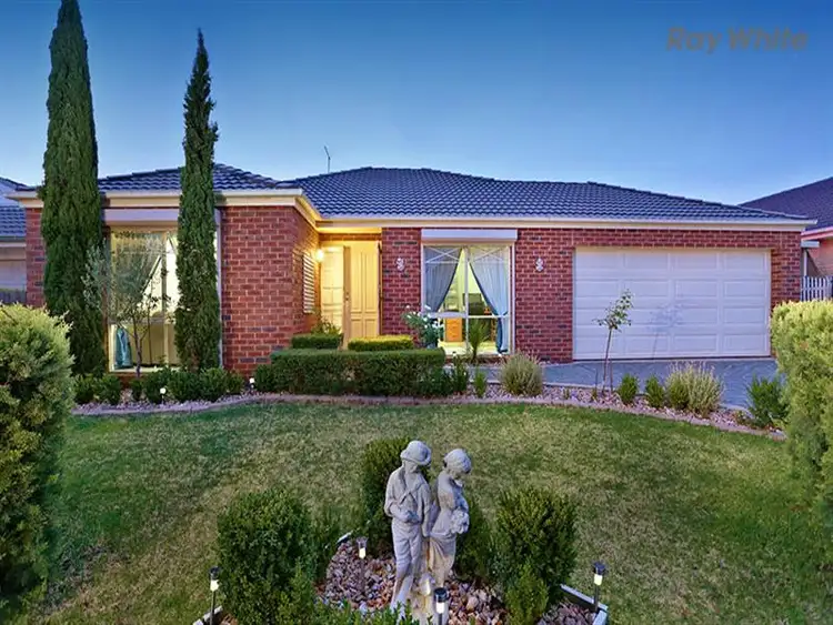 15 Burnley Grove, Taylors Hill VIC 3037