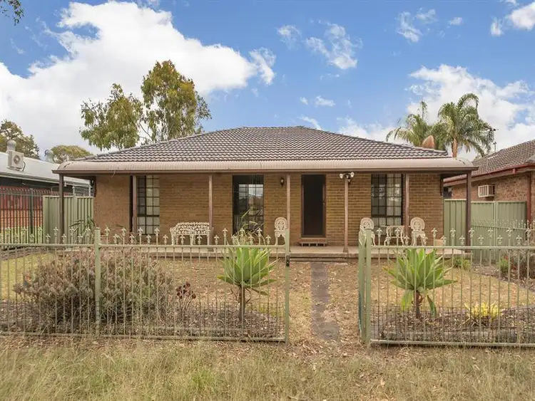 7 kemmel Close, Bossley Park NSW 2176