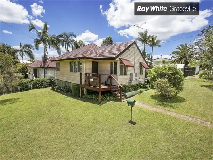 4 Manor Street, Oxley QLD 4075