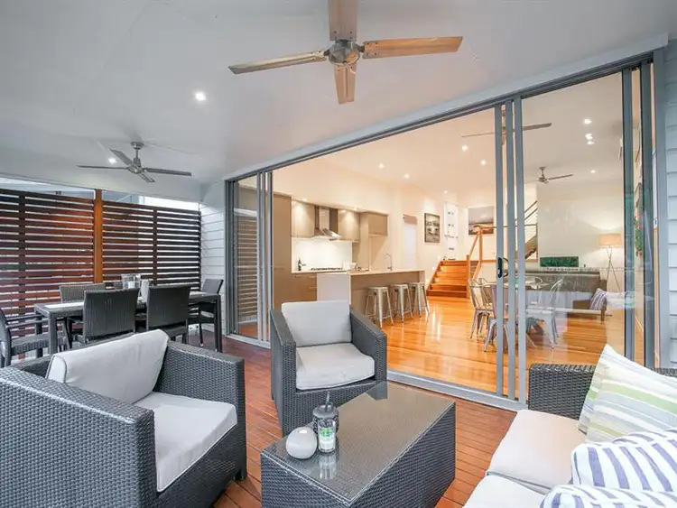 18 Hilltop Avenue, Annerley QLD 4103