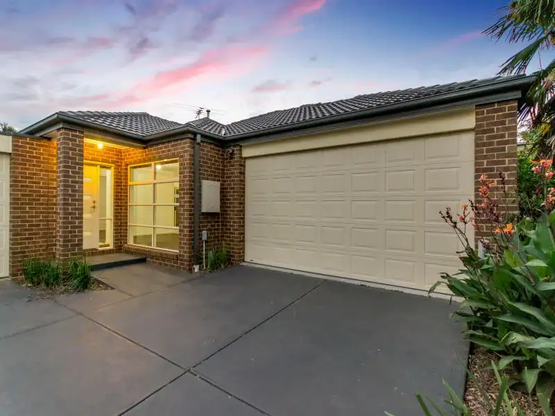 Main view of Homely unit listing, 2/5 Rosslyn Avenue, Seaford VIC 3198