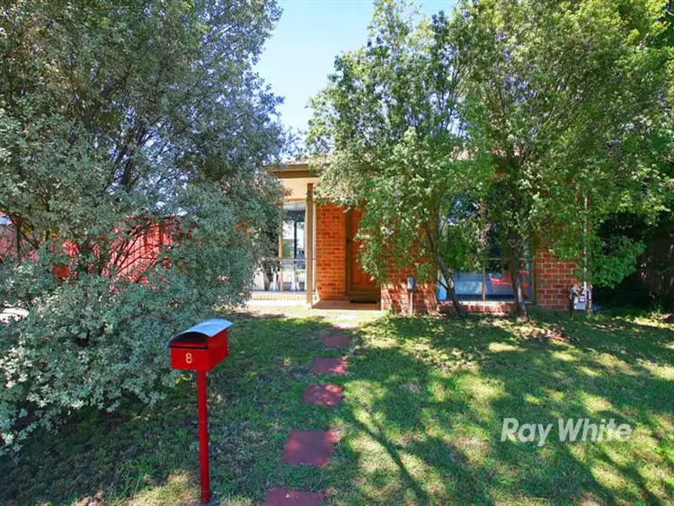 8 Bates Street, Cranbourne West VIC 3977