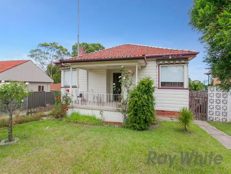 8 Mount Street, Maryland NSW 2287