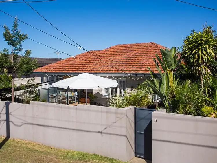 5 Woodhill Avenue, Coorparoo QLD 4151