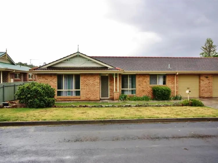 2/21 Binalong Street, Young NSW 2594