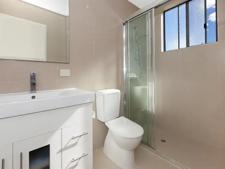 Fifth view of Homely unit listing, 4/11 Stamford Street, Yeerongpilly QLD 4105