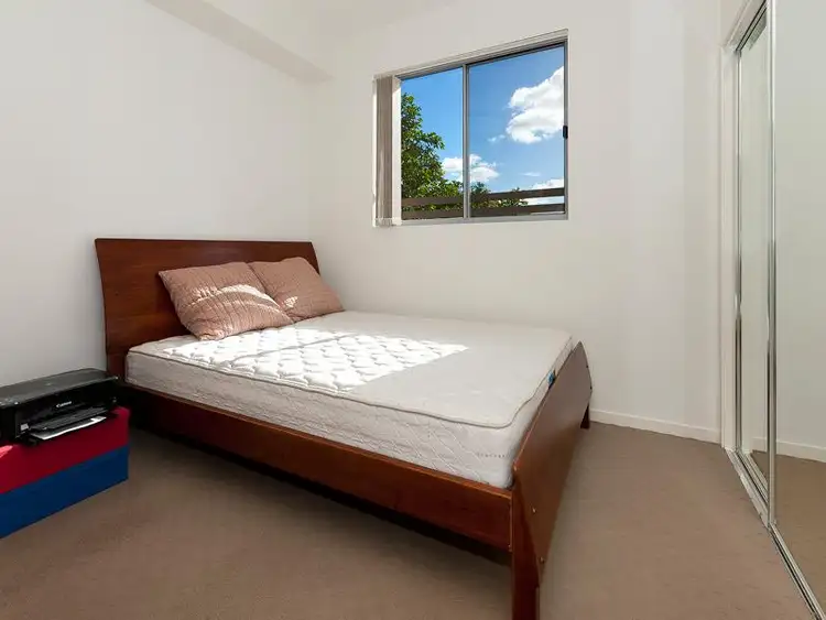 Sixth view of Homely unit listing, 4/11 Stamford Street, Yeerongpilly QLD 4105