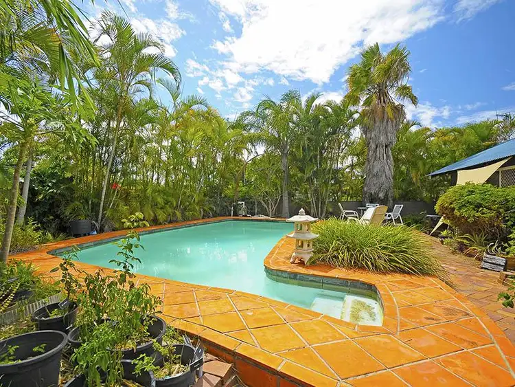 24 Boongala Road, Broadbeach Waters QLD 4218