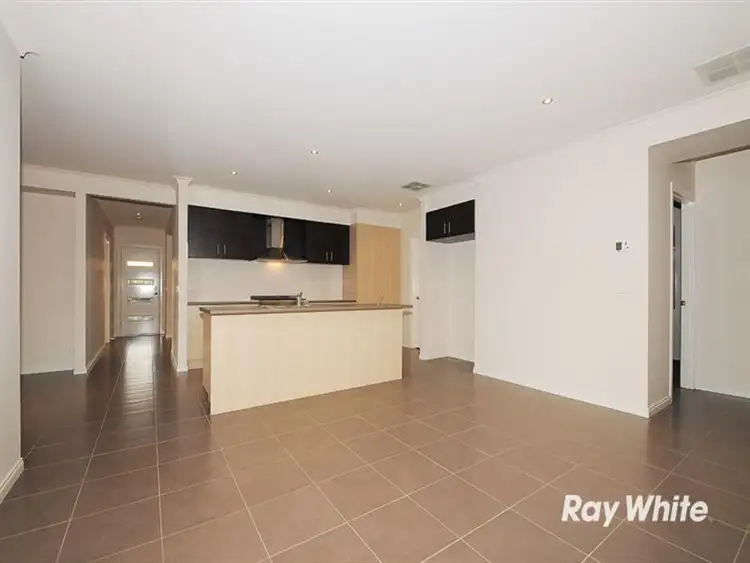 Fifth view of Homely house listing, 2 Manatree Court, Cranbourne South VIC 3977