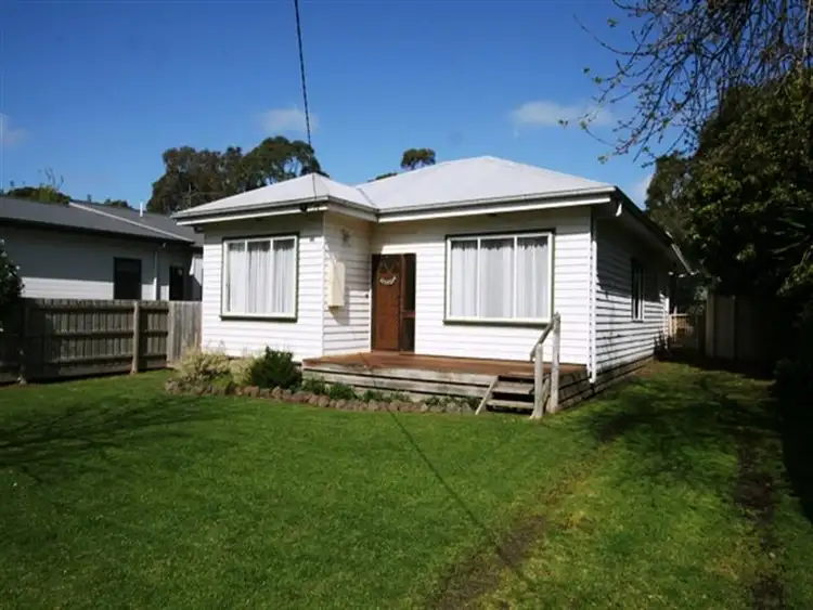 17 Outlook Drive, Cowes VIC 3922