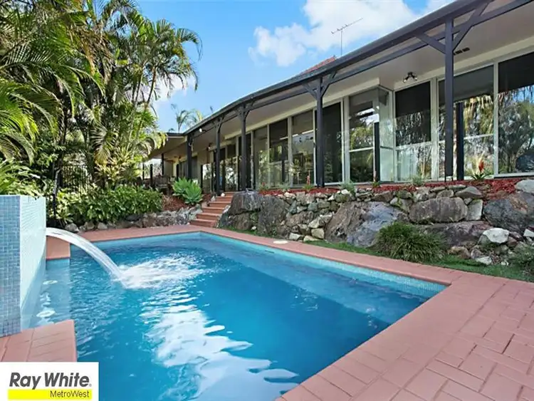 10 Hannah Street, Mount Ommaney QLD 4074