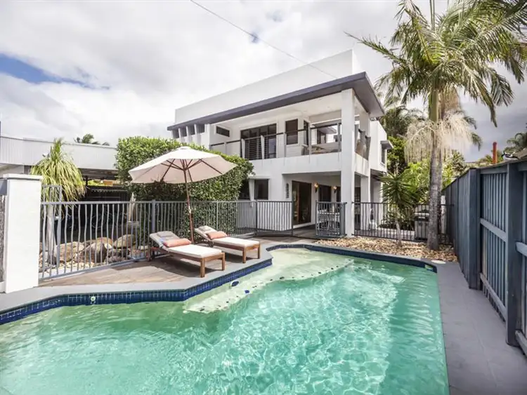 77 Vatakoula Parade, Mermaid Waters QLD 4218