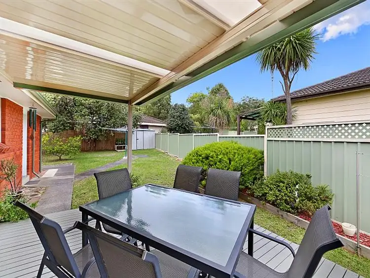 2 Amber, Point Clare NSW 2250