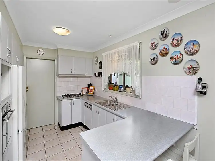 Fourth view of Homely house listing, 2 Amber, Point Clare NSW 2250