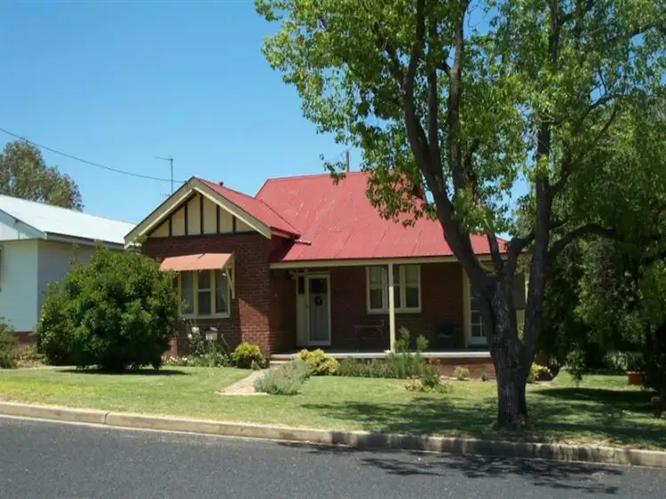 35 Courallie Street, Cowra NSW 2794