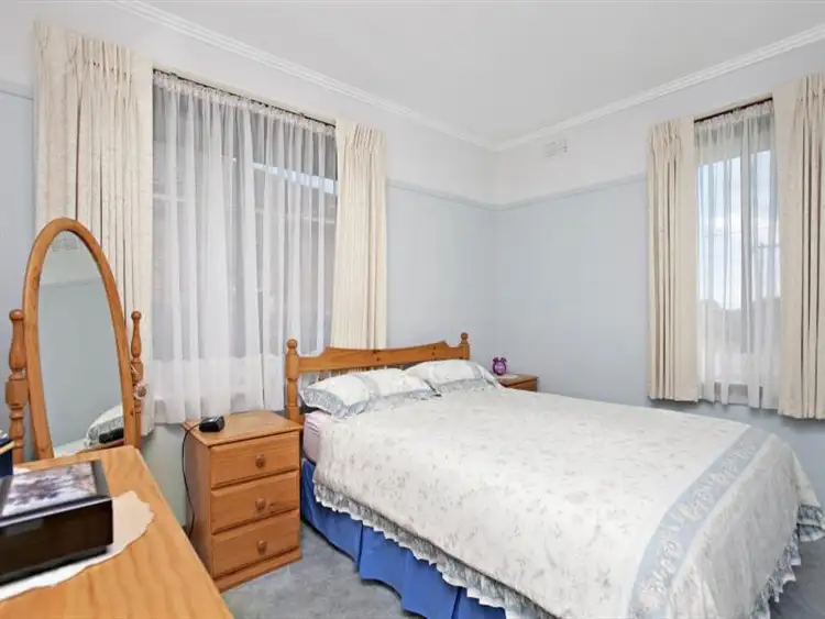 Fourth view of Homely house listing, 5 Burns Court, Heidelberg Heights VIC 3081
