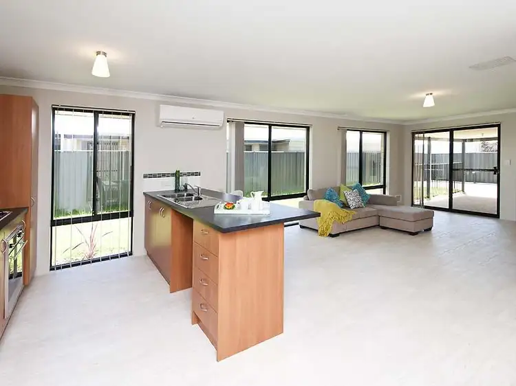 8 Rosegum Pass, Baldivis WA 6171