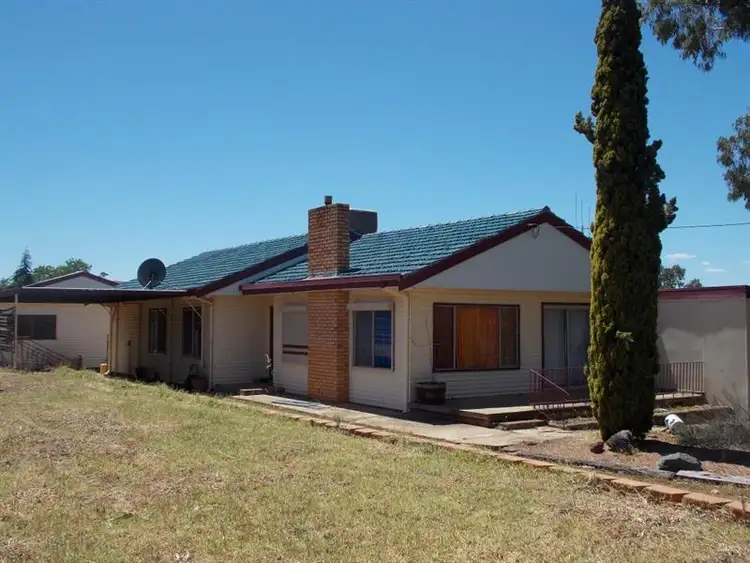 28 Barton Street, Parkes NSW 2870