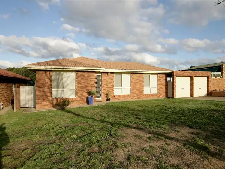 100 Dalman Parkway, Glenfield Park NSW 2650