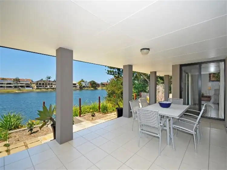 40 Sailaway Street, Mermaid Waters QLD 4218