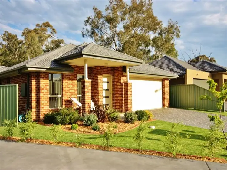 5A Garland Place, Young NSW 2594