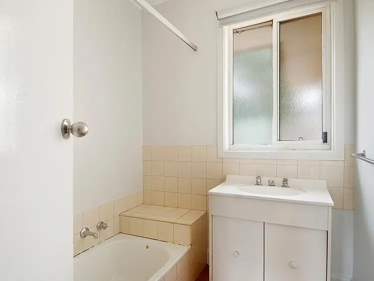 Fourth view of Homely house listing, 3 Burns Court, Heidelberg Heights VIC 3081