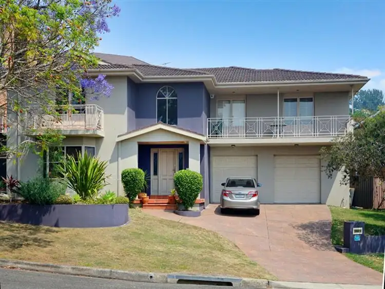 90 Blaxland Drive, Illawong NSW 2234