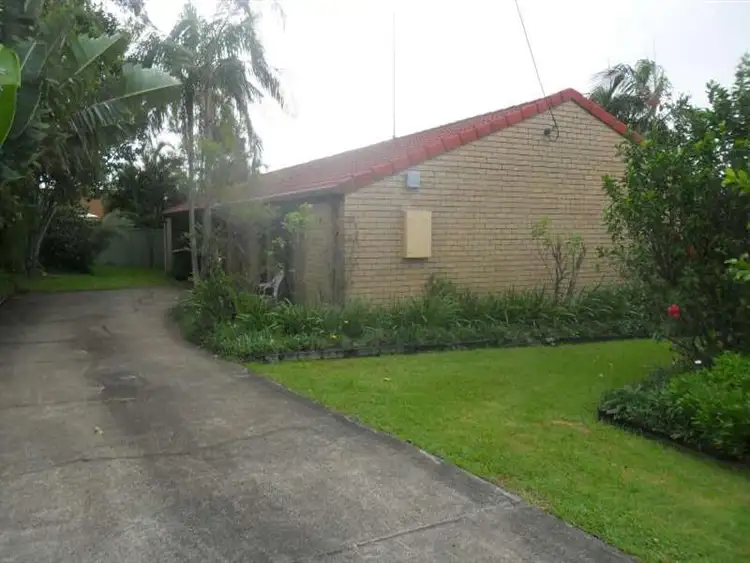 2/283 Government, Labrador QLD 4215