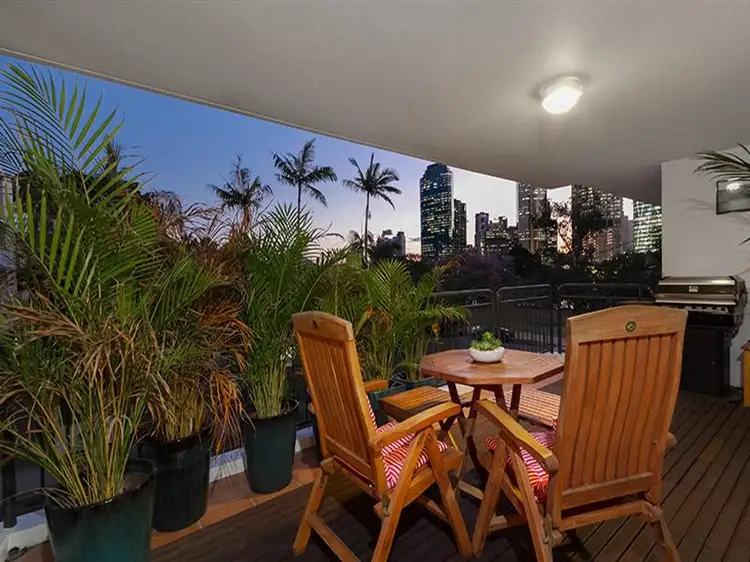 19 Wicklow Street, Kangaroo Point QLD 4169