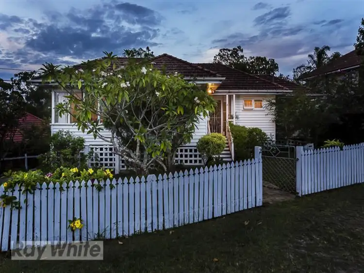 2 Satellite Street, Coorparoo QLD 4151