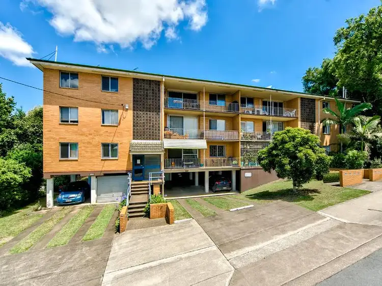 Main view of Homely unit listing, 2/28 Riverview Terrace, Hamilton QLD 4007