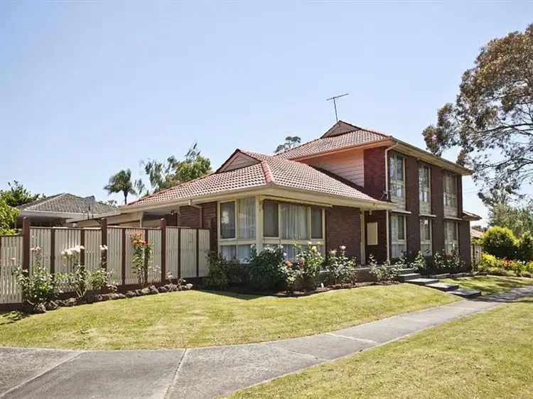 9 Wenden Court