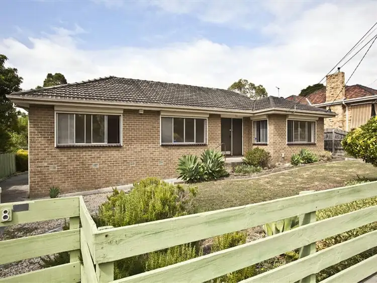 8 Coomleigh Avenue, Glen Waverley VIC 3150
